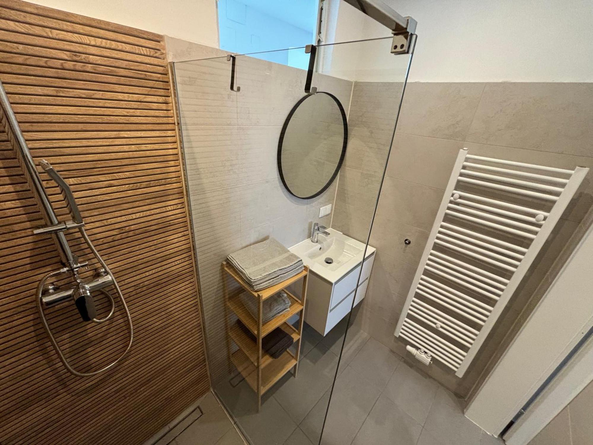 Traumhafte Wohnung Fuer 3, Grosszuegig, Walk In Dusche เวียนนา ภายนอก รูปภาพ